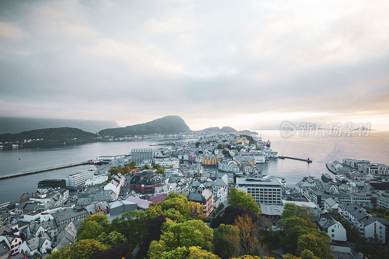 来自Fjellstua观点的Alesund