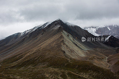 中国新疆维吾尔自治区的雪山