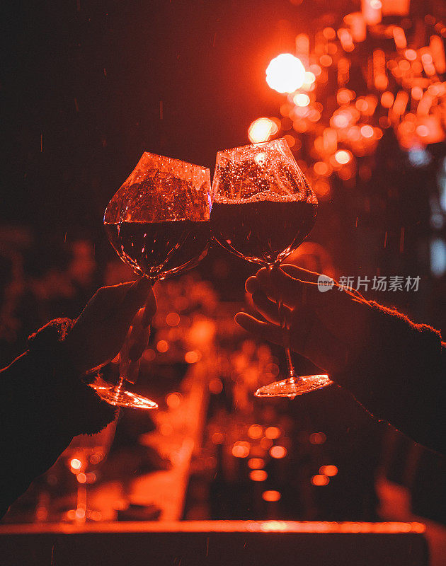 一对敬酒酒杯