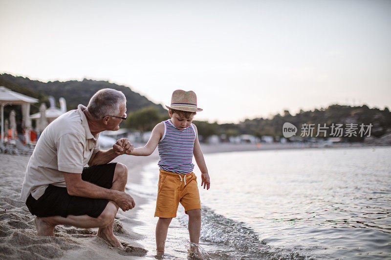 和爷爷一起度过的夏天