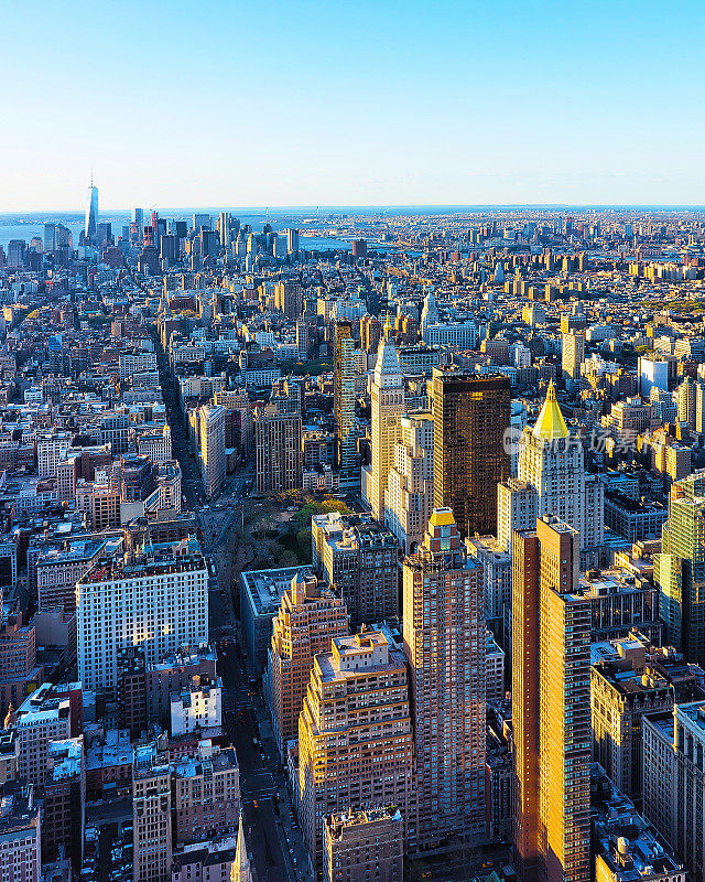 鸟瞰图的天际线在市中心下曼哈顿纽约美国反射