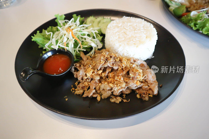 蒜蓉猪肉炒饭，猪肉炒饭