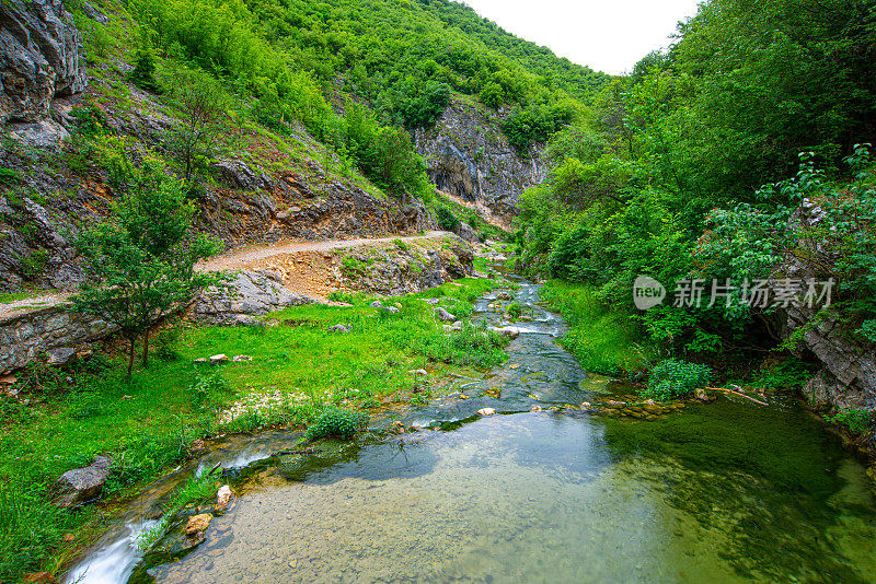 斯达拉平原老山上美丽的山河