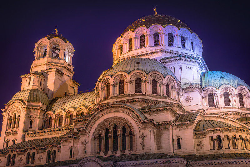圣亚历山大涅夫斯基大教堂的夜晚-索菲亚，保加利亚