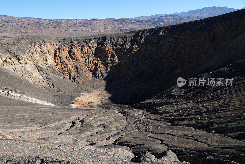 死亡谷的乌比比火山口