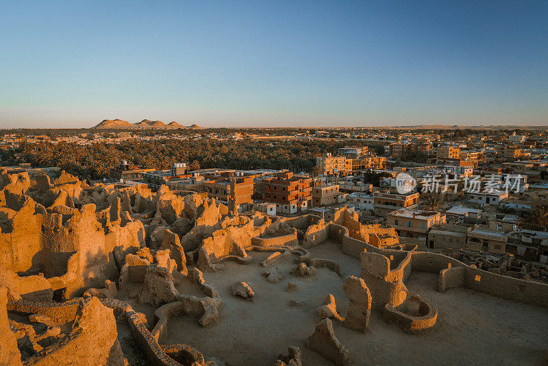 日落时锡瓦绿洲的美景