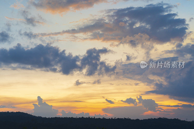 泰国碧差汶省考考区考大仙阁的日出美景