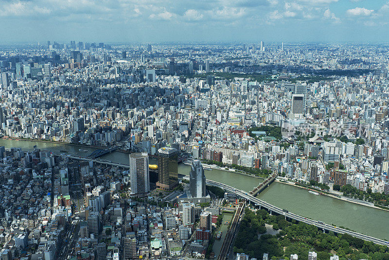 俯瞰东京城市景观
