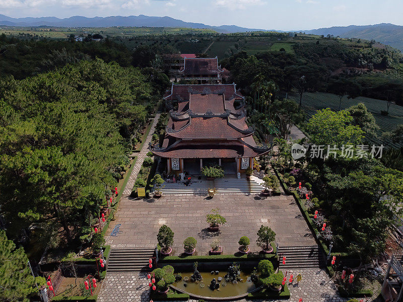 越南林东省宝禄市八芽塔鸟瞰图