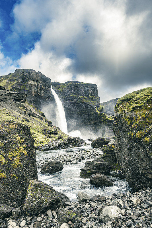 从冰岛的福萨河上观赏海弗斯瀑布