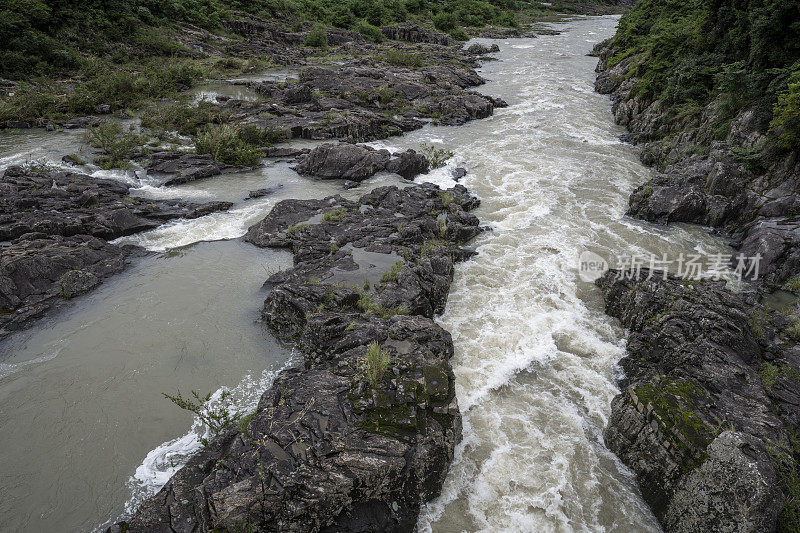 水电站大坝泄洪流量