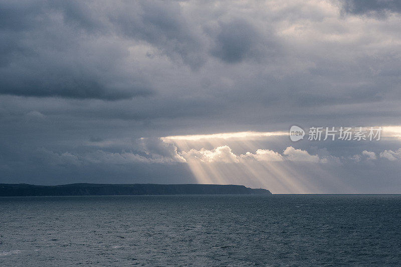 德文郡海岸线的日落