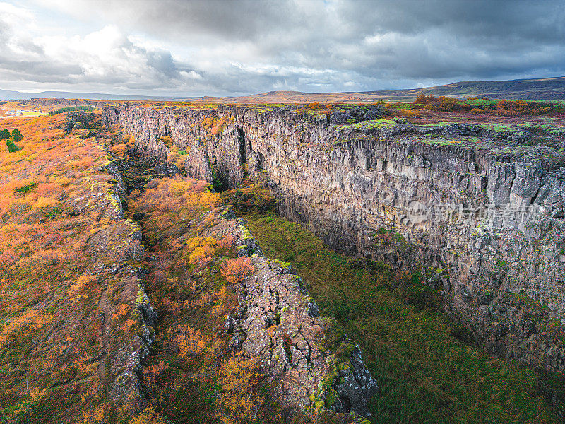 冰岛辛韦利尔国家公园大陆分水岭Þingvellir，航拍照片