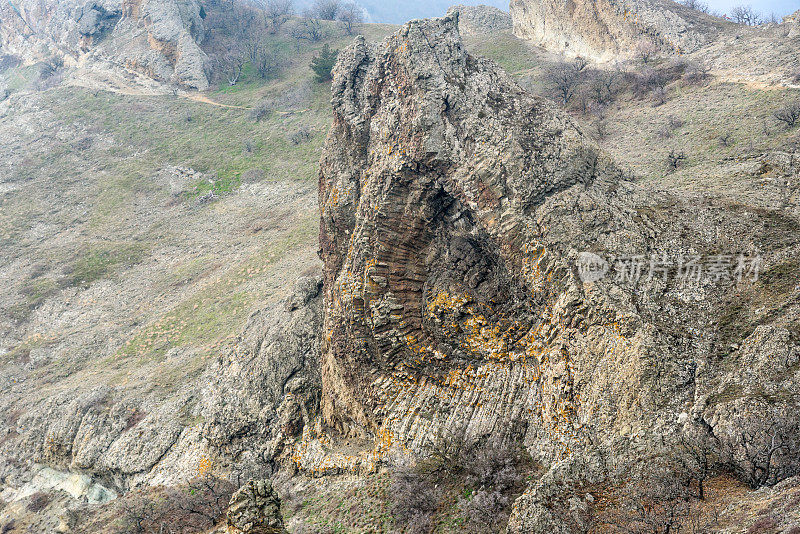 死亡之城中恶魔的壁炉岩石和奇异的岩石。卡拉达格保护区的Khoba-Tele山脊。克里米亚