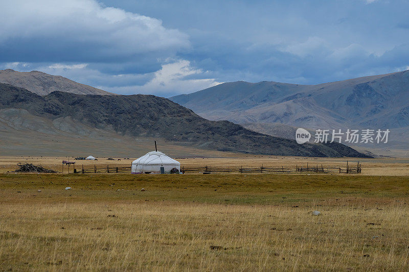 库特山谷的蒙古包定居点