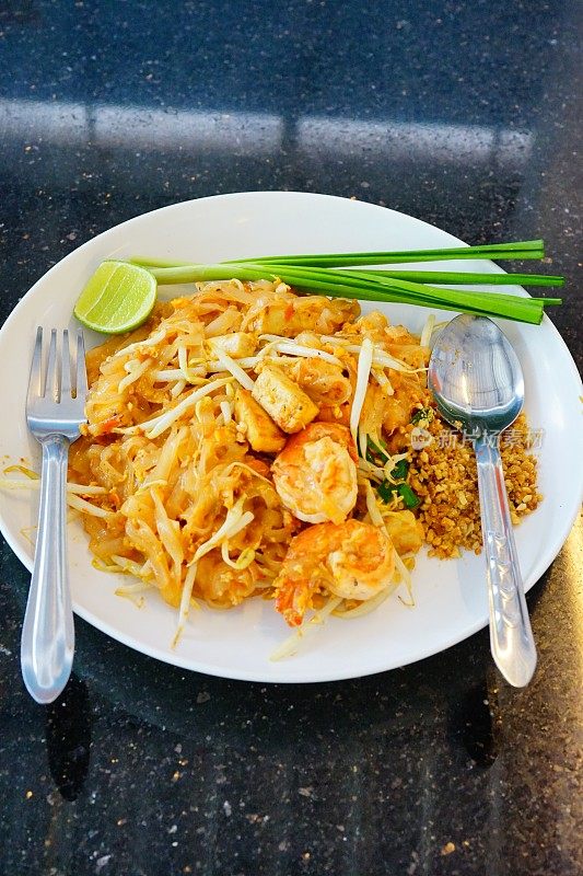 泰式虾配亚洲面条
