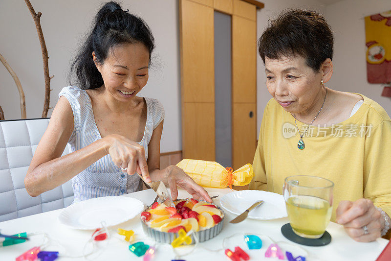 在家庆祝生日