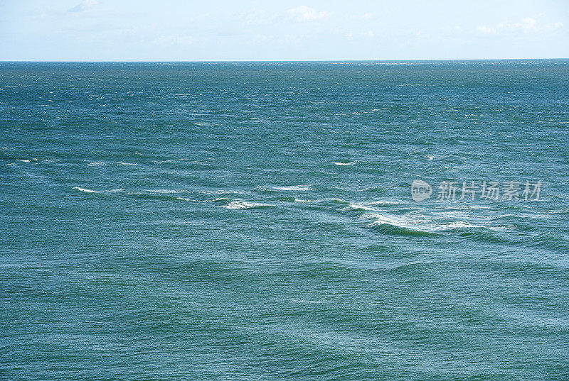 英格兰多塞特岛波特兰比尔岛附近的海流。