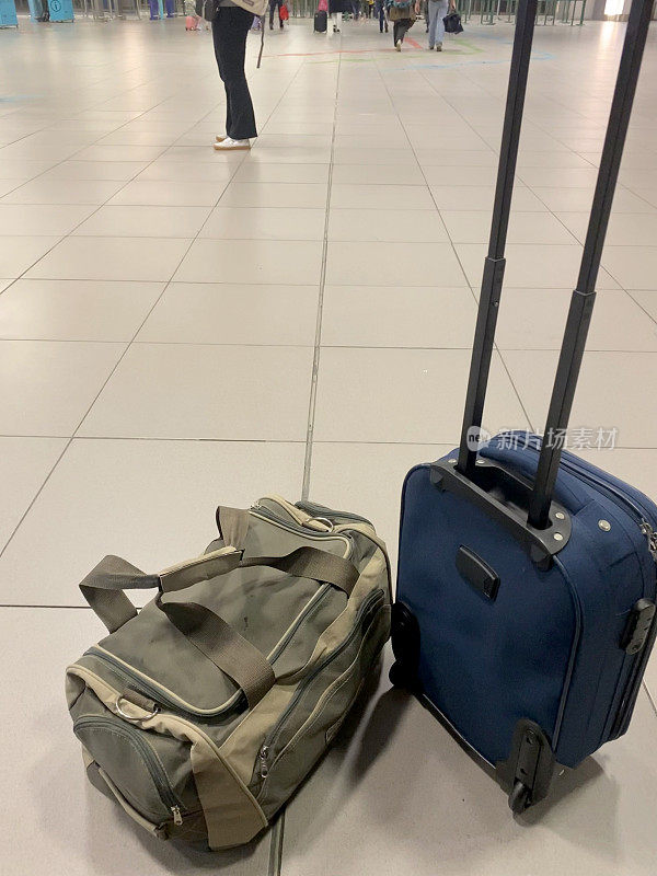 行李在机场到达大厅