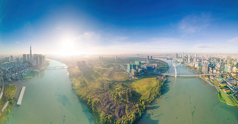 胡志明市的天际线和摩天大楼的空中全景图西贡河，市中心的商业中心。早上的观点。远处是地标81号摩天大楼