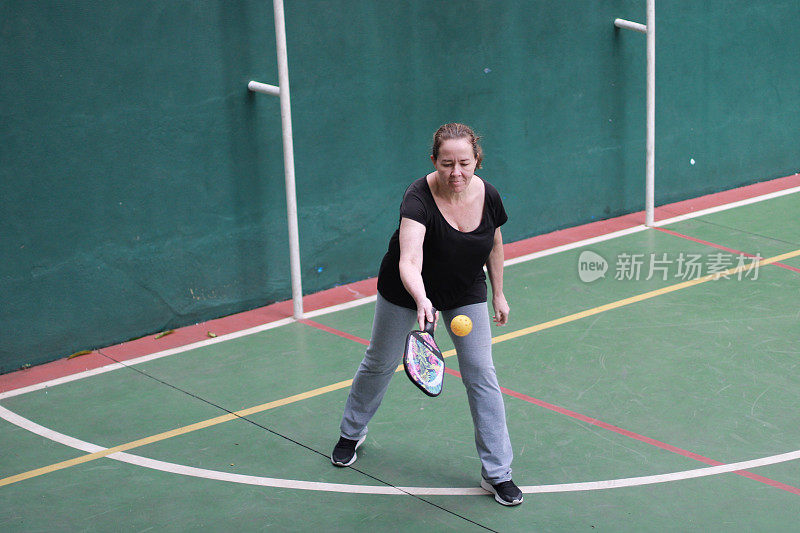 玩pickleball