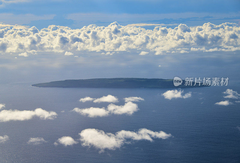 从空中俯瞰北马里亚纳群岛的Aguiguan岛