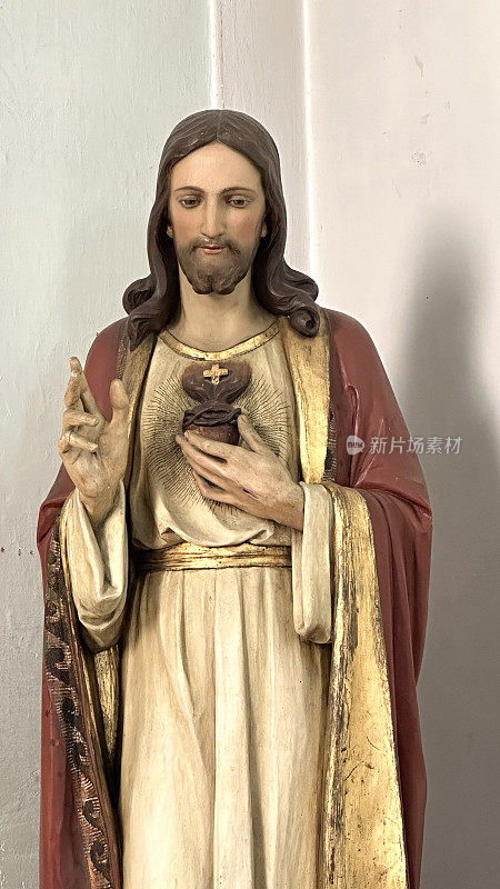 卡斯特鲁斯天主教堂，耶稣雕像