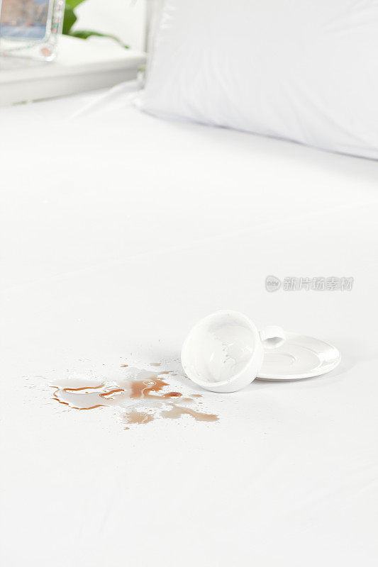 没有一种能吸收床罩，甚至一杯洒出来的咖啡