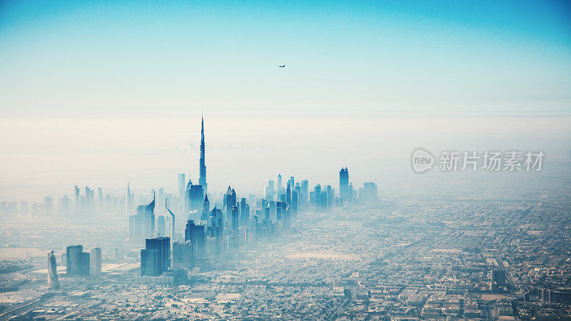 迪拜城市在日出鸟瞰