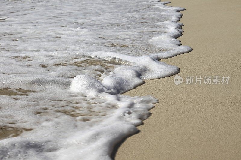 海滩波浪在沙滩上的细节-加勒比海