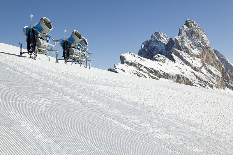 意大利上阿迪杰Dolomites山的雪炮(XXXL)