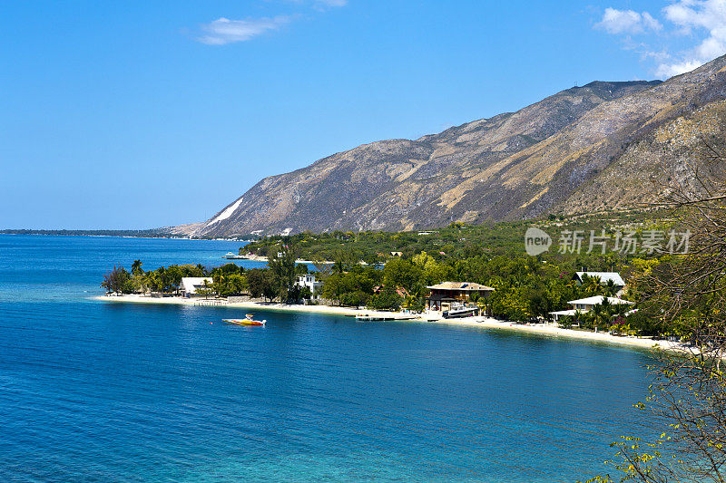 海地西部省份的海岸线和蓝水