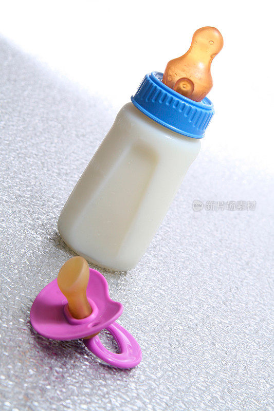 奶瓶和奶嘴