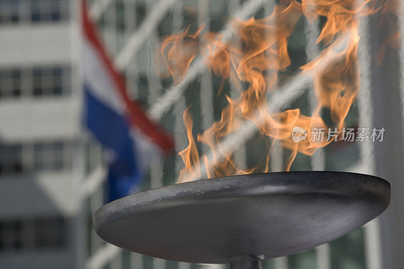 火焰和荷兰国旗失去了焦点