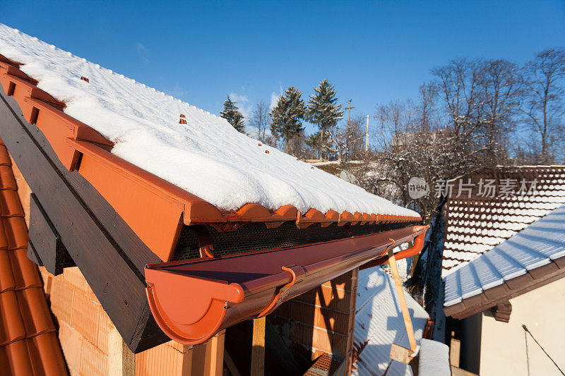 雪覆盖的屋顶