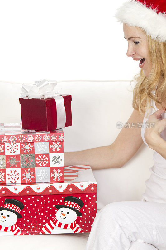 送圣诞礼物的女人
