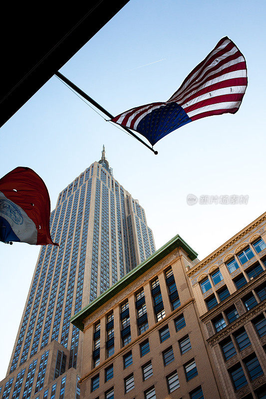 帝国大厦和美国国旗