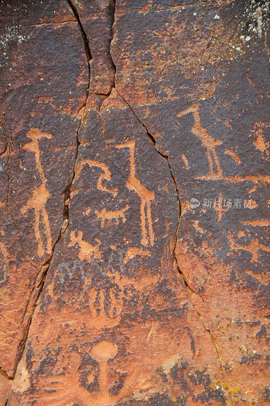 岩石雕刻太阳日历古代人物