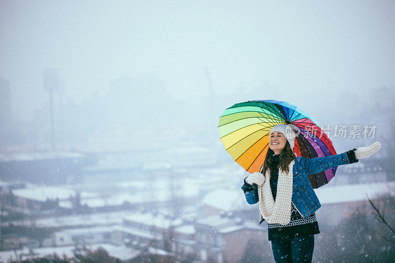 第一场雪正在飘落