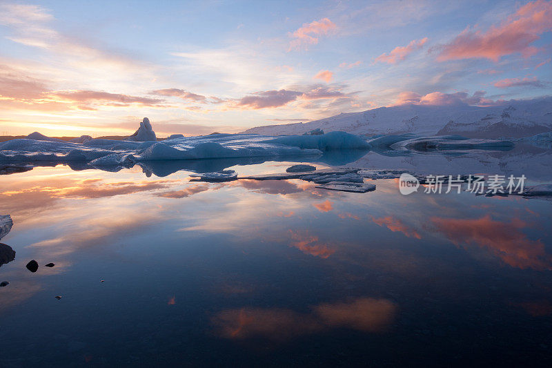 日落时分的Jokulsarlon冰湖