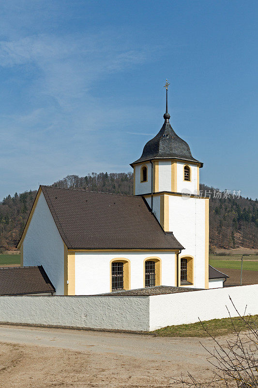 上巴伐利亚小村庄沙夫豪森的圣马丁教堂
