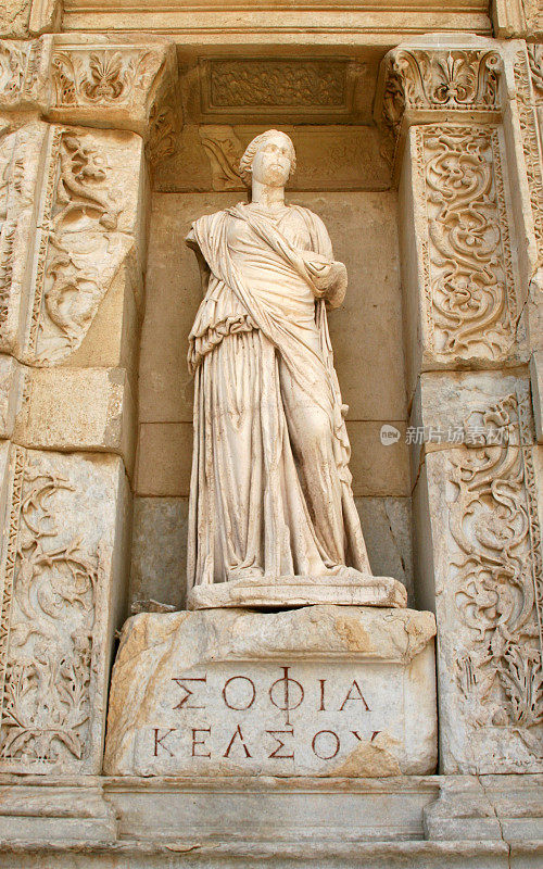 索菲亚(智慧)雕像在塞尔苏斯图书馆，以弗所，土耳其