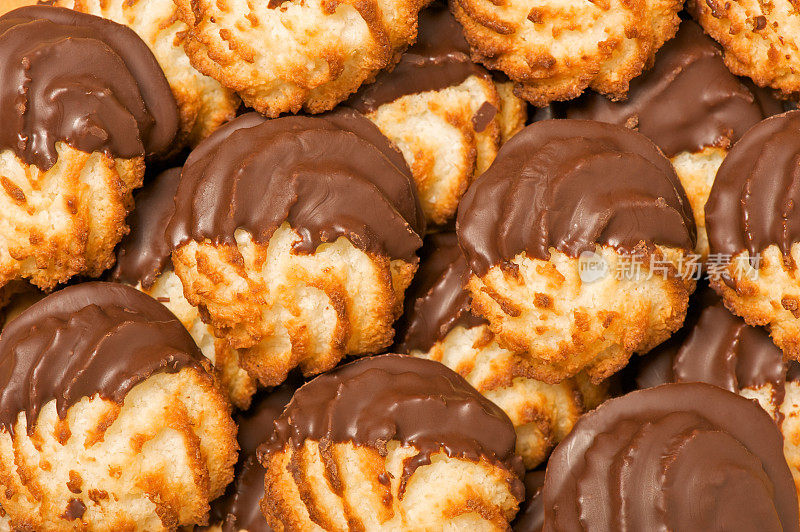 巧克力蘸椰子蛋白杏仁饼干