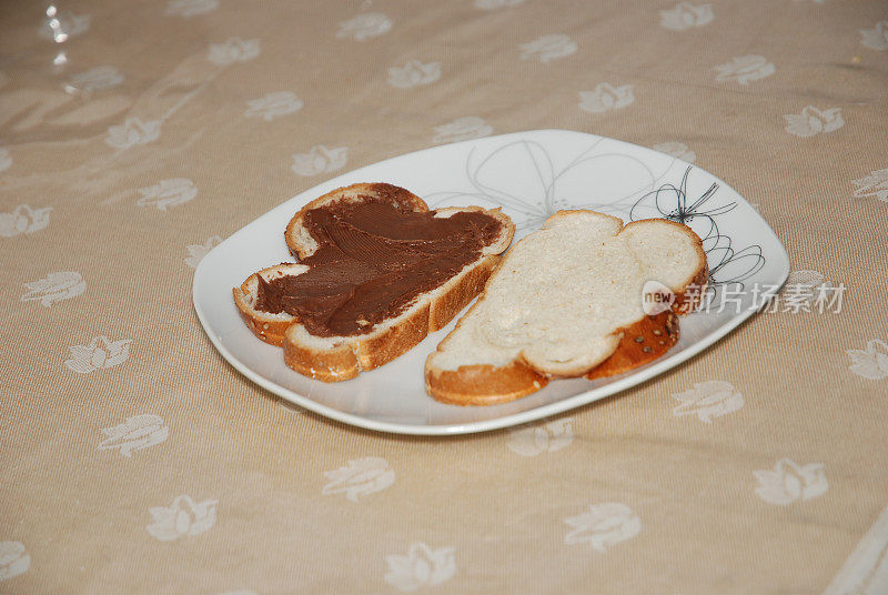 面包和巧克力奶油