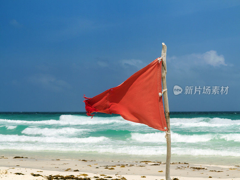 墨西哥坎昆加勒比海滩上的旗帜