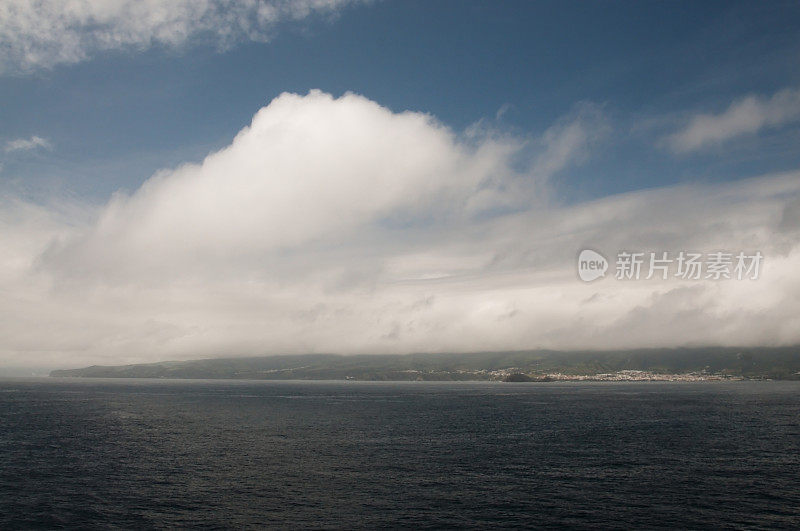 亚速尔群岛上的风暴云