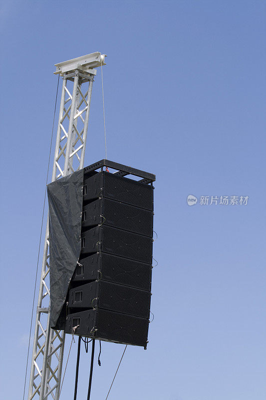 大扬声器系统对抗天空