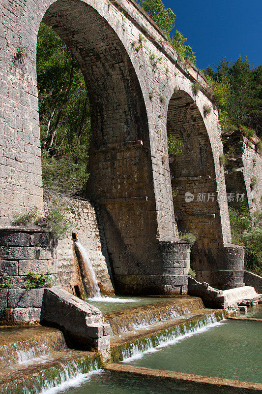 西班牙比利牛斯山的古罗马高架桥
