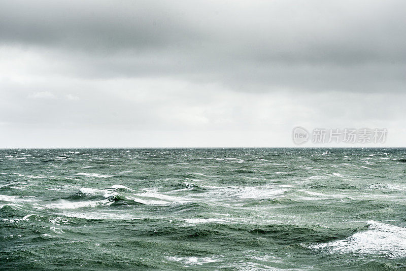 风暴中的海浪