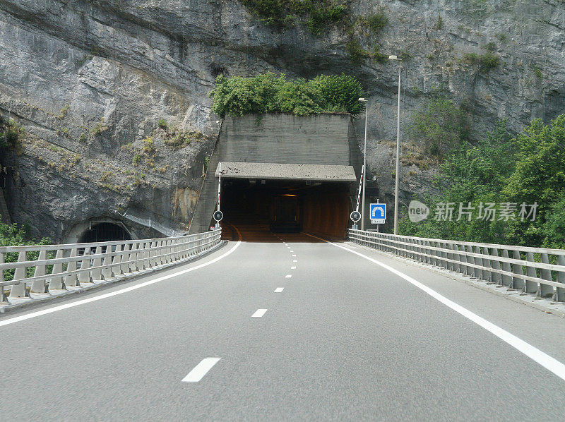 法国南图亚隧道的入口